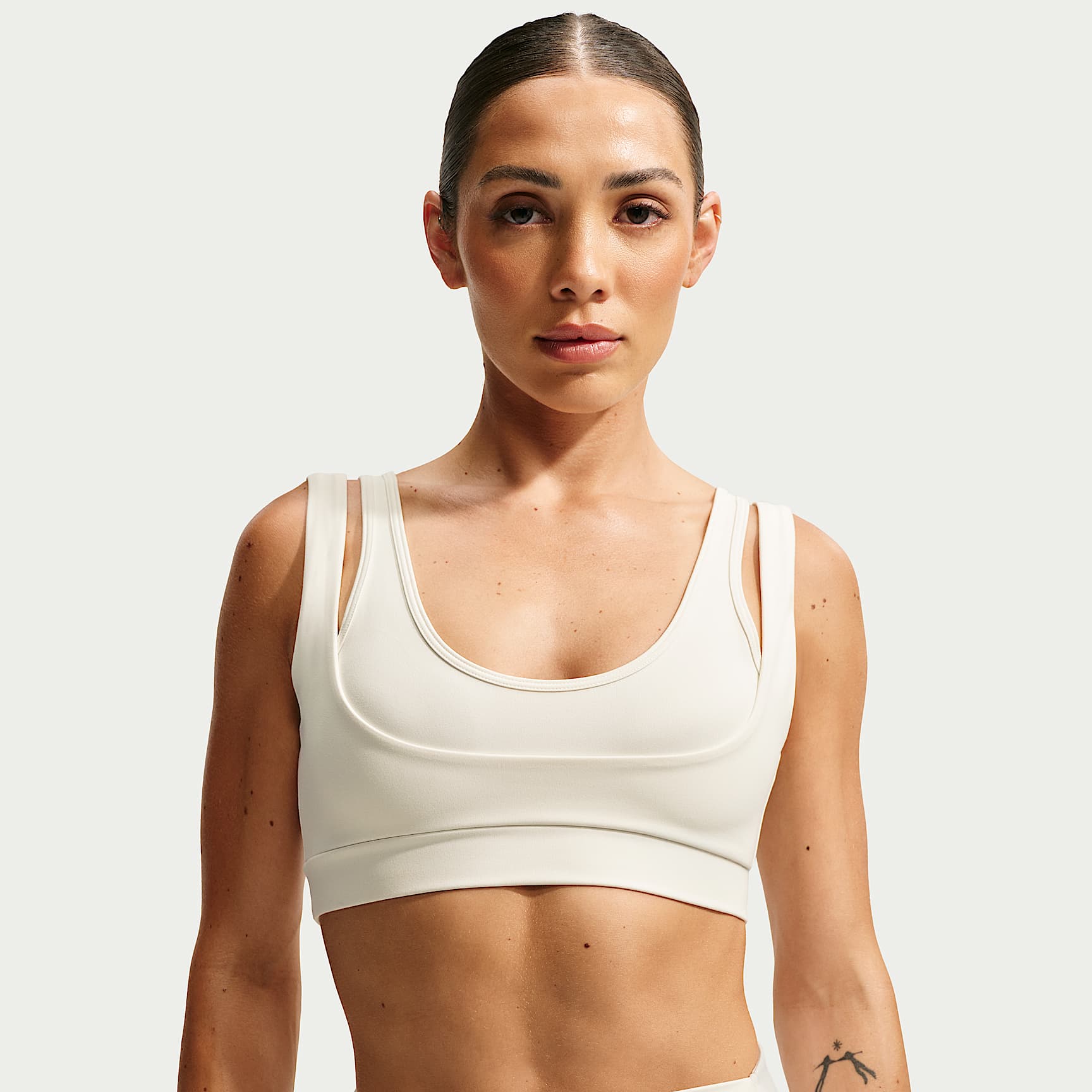 NIKE公式】NikeSKIMS Matte ウィメンズ ダブルストラップ スクープ